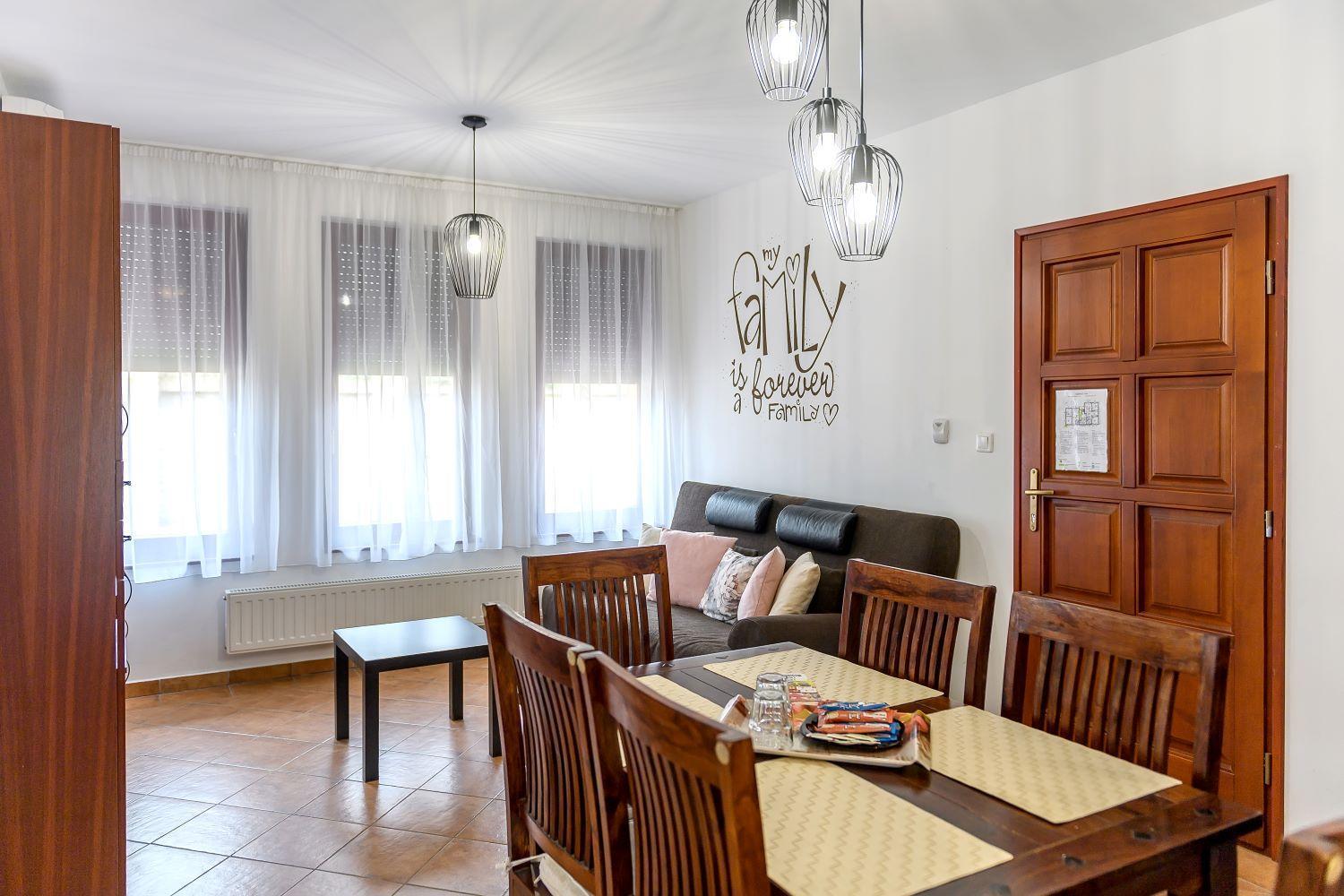 Cherry Apartmanhaz Sarvar Exterior photo