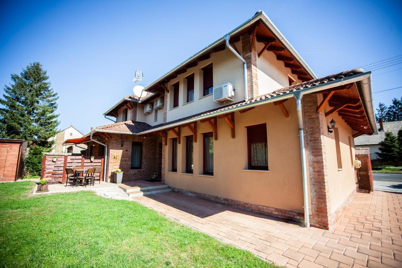 Cherry Apartmanhaz Sarvar Exterior photo